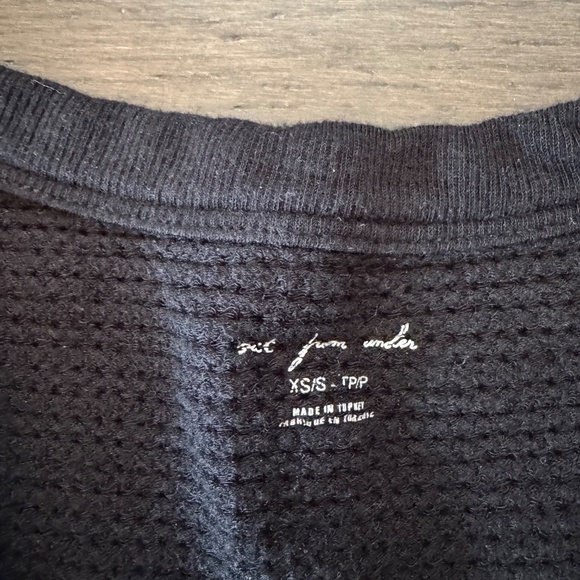 black shirt - Picture 4 of 4